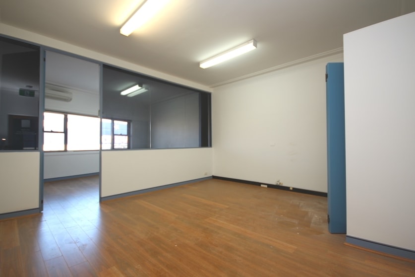Click to view all images 28 Norfolk Avenue Beverly Hills NSW 2209 - Image 1