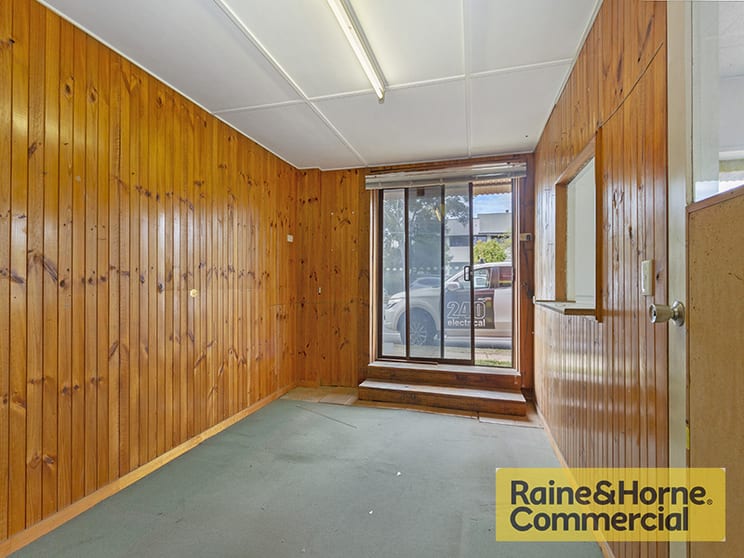 Click to view all images 2/74 Webster Road Stafford QLD 4053 - Image 3
