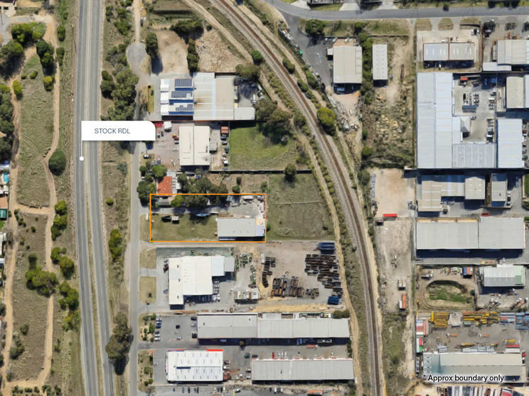 Click to view all images 8 Salpietro Street Bibra Lake WA 6163 - Image 2