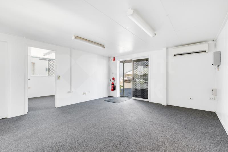Click to view all images Unit 3/3/197 Kent Street Rockhampton City QLD 4700 - Image 2