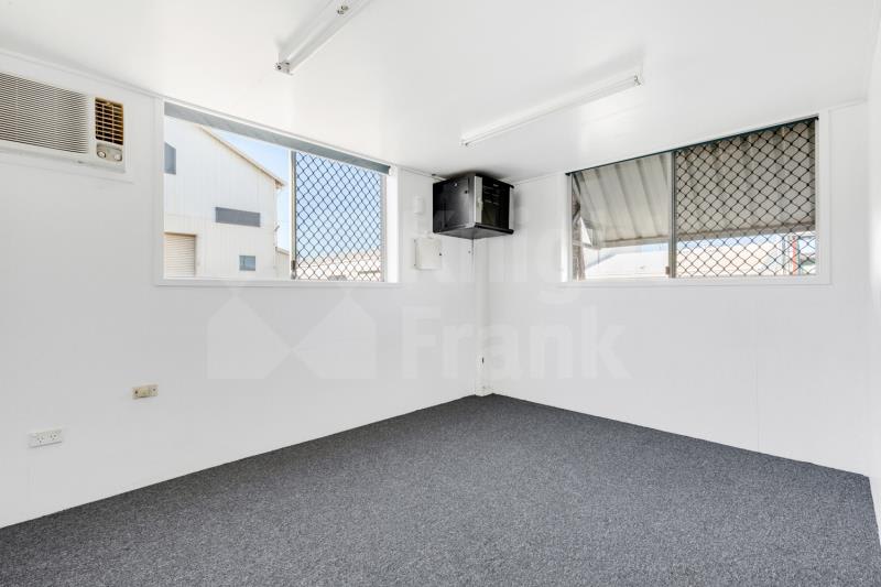 Click to view all images Unit 3/3/197 Kent Street Rockhampton City QLD 4700 - Image 3