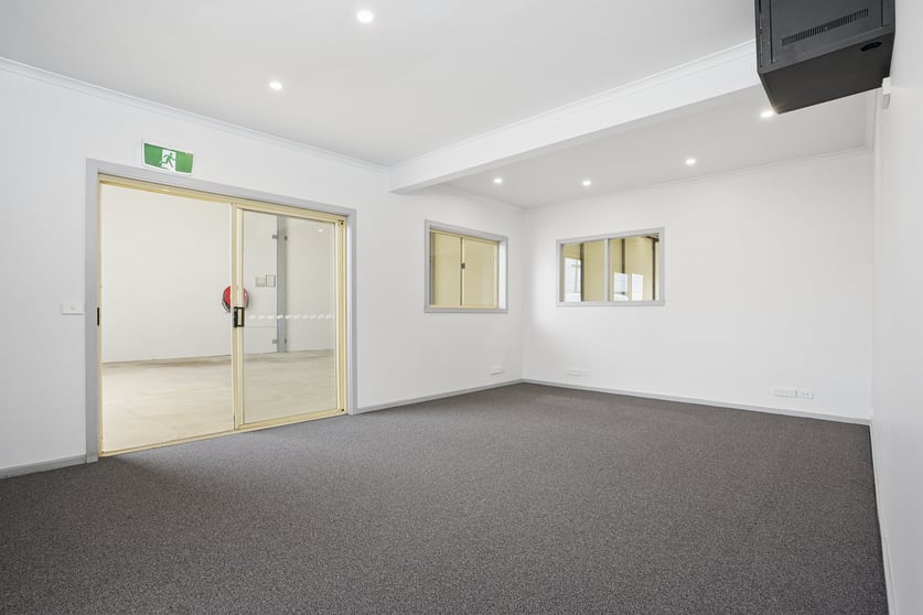 Click to view all images 4b/21 Leather Street Breakwater VIC 3219 - Image 3