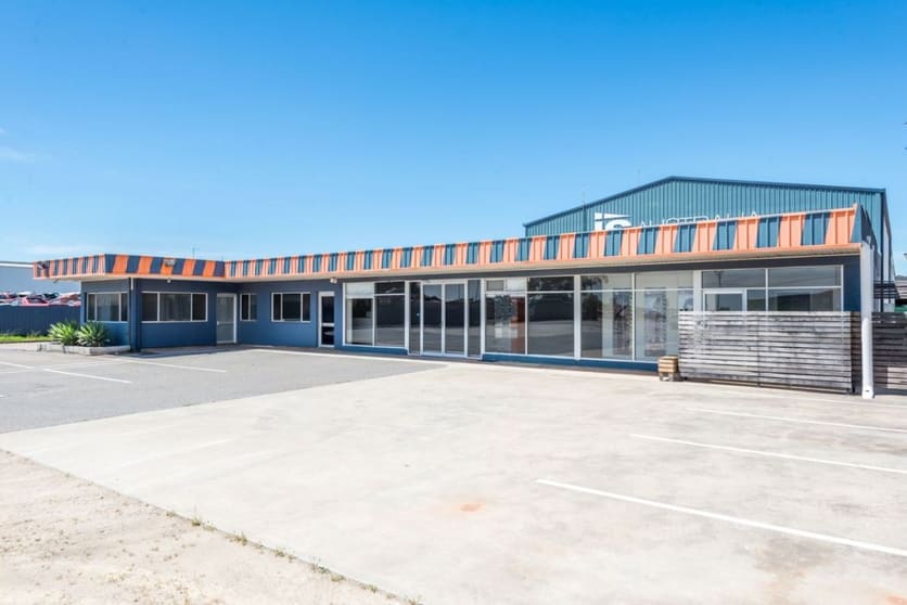 Click to view all images 1381 Main North Road Para Hills West SA 5096 - Image 3