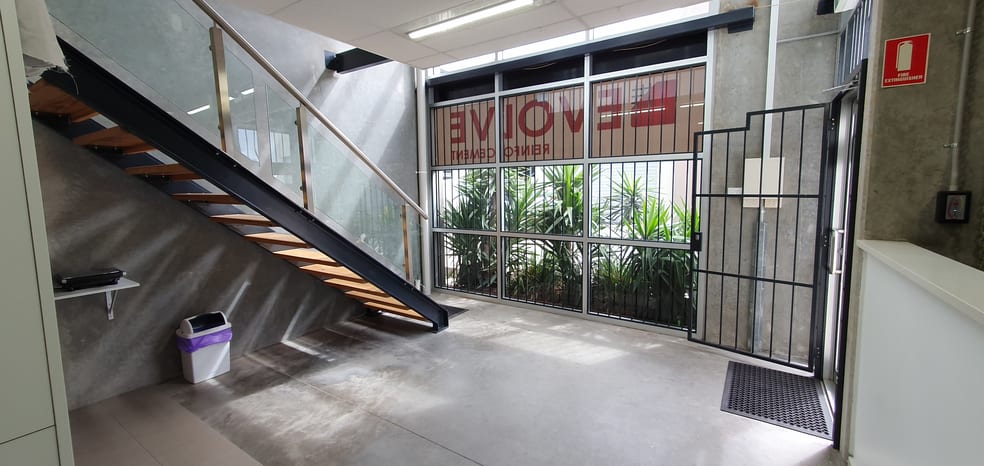 Click to view all images 3/9 Woolboard Road Port Melbourne VIC 3207 - Image 2