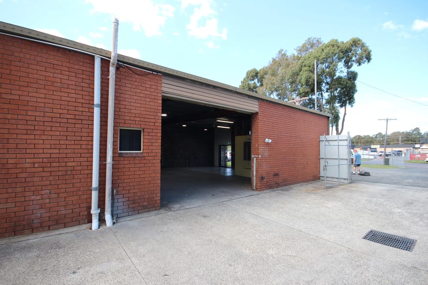 Click to view all images 1/5 Bon Mace Close Berkeley Vale NSW 2261 - Image 1