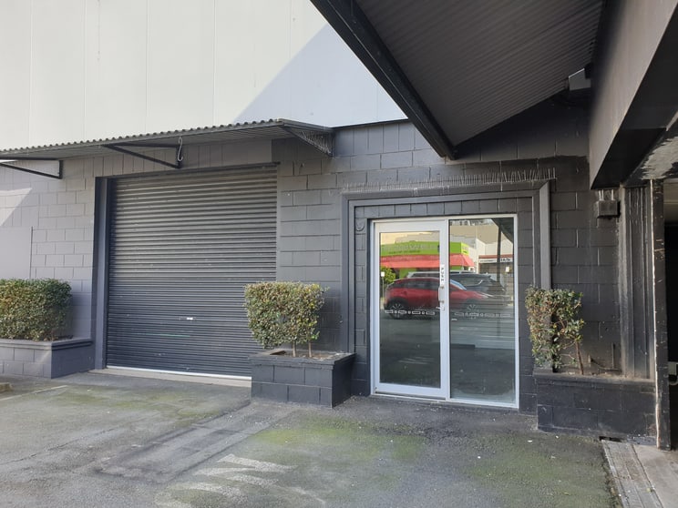 Click to view all images 6 1 Windmill Road Southport QLD 4215 - Image 2