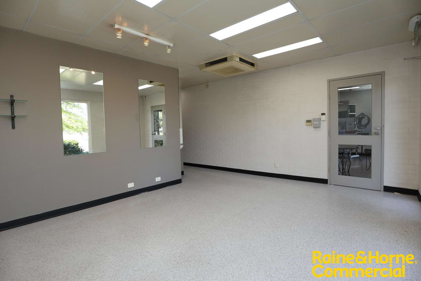 Click to view all images 1/29 Morgan Street Wagga Wagga NSW 2650 - Image 2