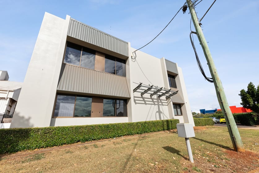 Click to view all images 1/218 Anzac Avenue Harristown QLD 4350 - Image 1