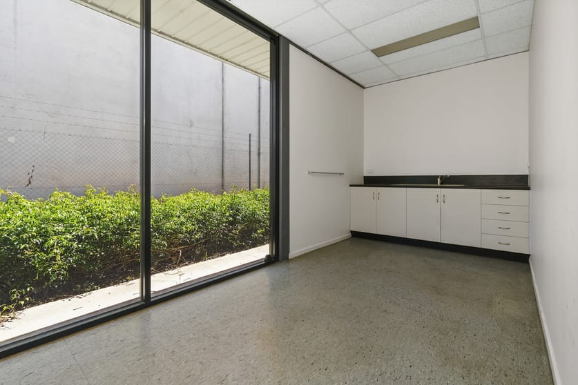 Click to view all images 5/21 Leather Street Breakwater VIC 3219 - Image 2
