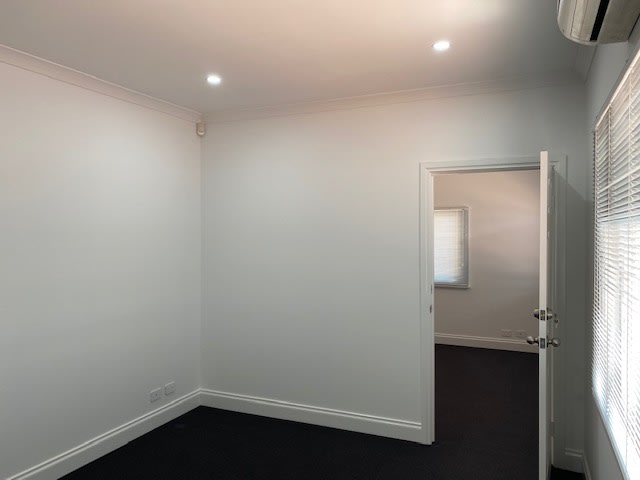 Click to view all images Suite 5/113 Dugan Street Kalgoorlie WA 6430 - Image 1