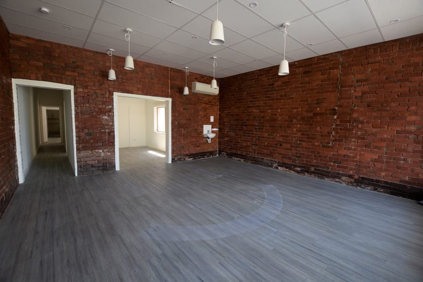 Click to view all images 121 Spring Street Reservoir VIC 3073 - Image 2