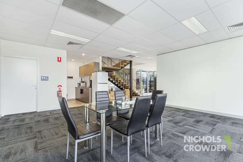 Click to view all images 2/109B Frankston Gardens Drive Carrum Downs VIC 3201 - Image 3