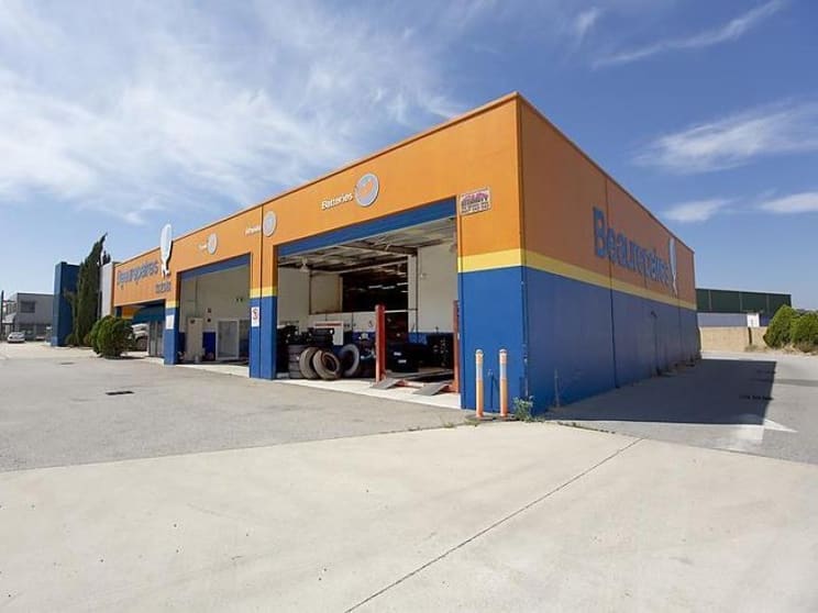Click to view all images 19 Mandurah Rd Kwinana Beach WA 6167 - Image 2