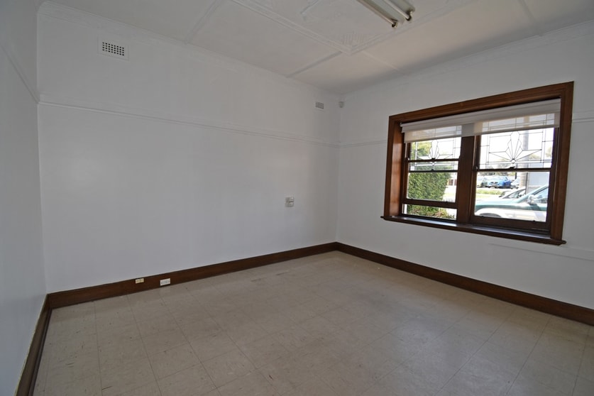 Click to view all images 15 Nicholson Street Bentleigh VIC 3204 - Image 2