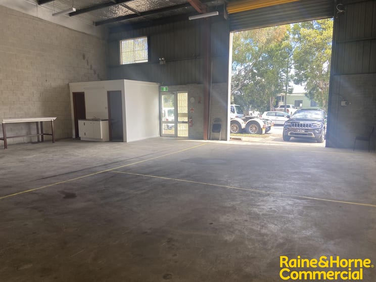 Click to view all images 18/2 Burrows Road South St Peters NSW 2044 - Image 2