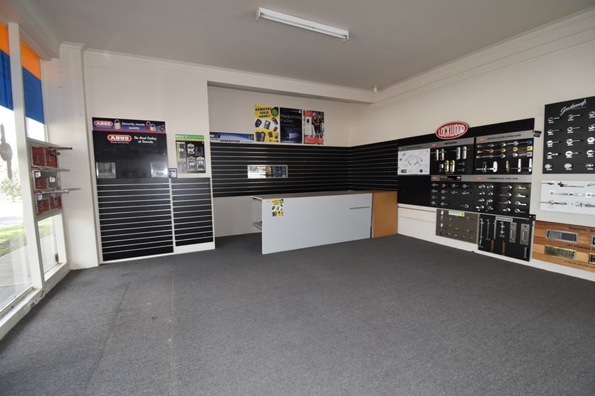 Click to view all images 176 Weatherall Road Cheltenham VIC 3192 - Image 2
