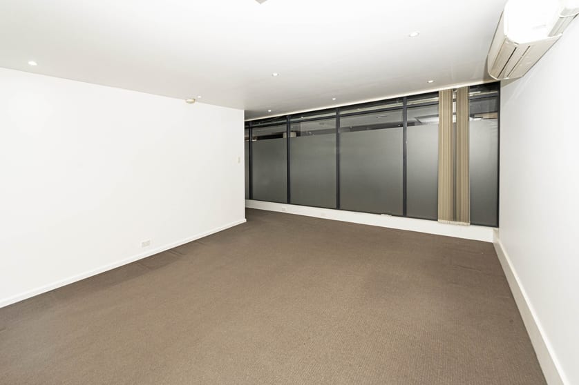 Click to view all images 2/11 Hunter Street Waterloo NSW 2017 - Image 3