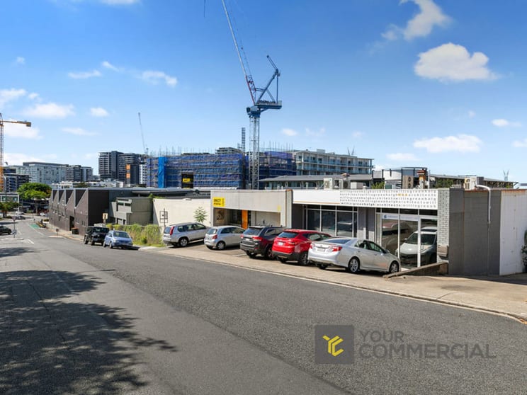 Click to view all images 26 Chermside Street Newstead QLD 4006 - Image 2