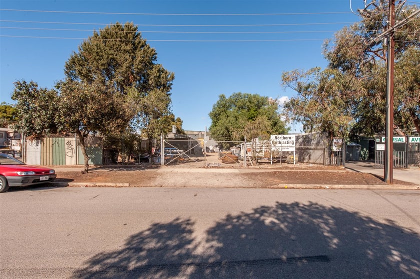 Click to view all images 18 Wiley Street Elizabeth South SA 5112 - Image 1