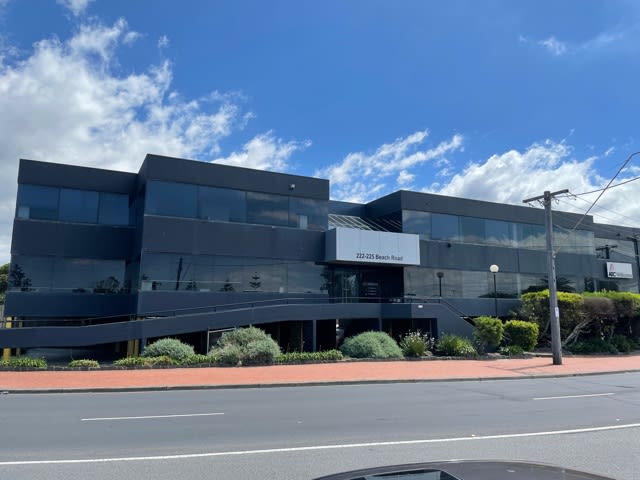Click to view all images 2A/222 Beach Road Mordialloc VIC 3195 - Image 1