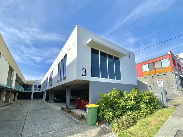 Click to view all images 3 Glenelg Avenue Mermaid Beach QLD 4218 - Image 1