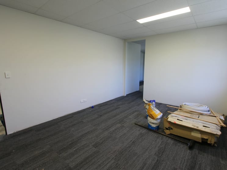 Click to view all images 1/1 Nursery Road Campbelltown NSW 2560 - Image 3