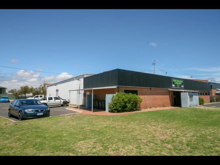 Click to view all images 1 Zaknic Place East Bunbury WA 6230 - Image 1