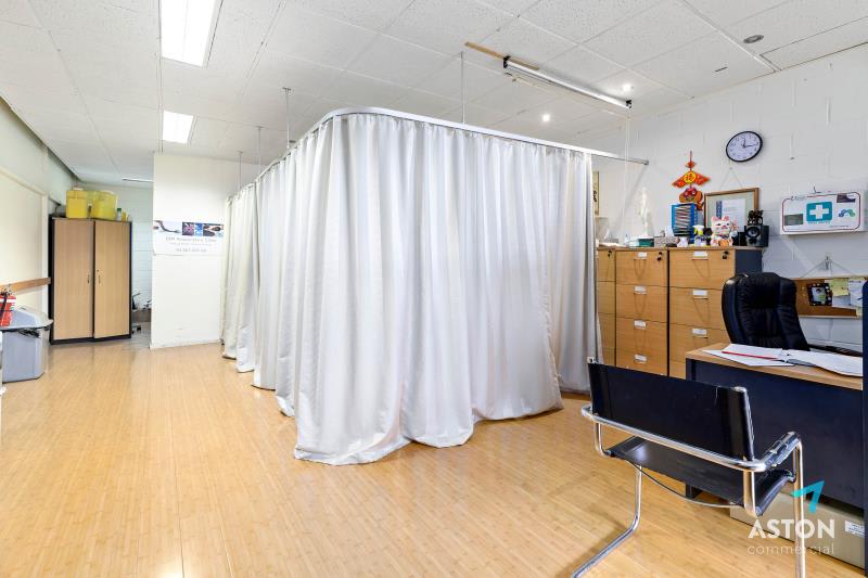 Click to view all images 4/10-18 Arthur Street Eltham VIC 3095 - Image 3