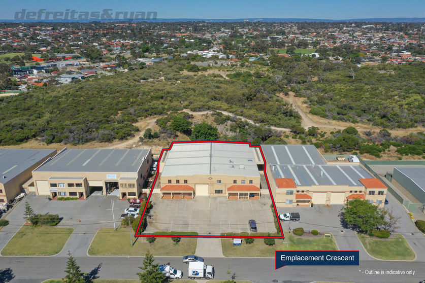 Click to view all images 17 Emplacement Crescent Hamilton Hill WA 6163 - Image 3