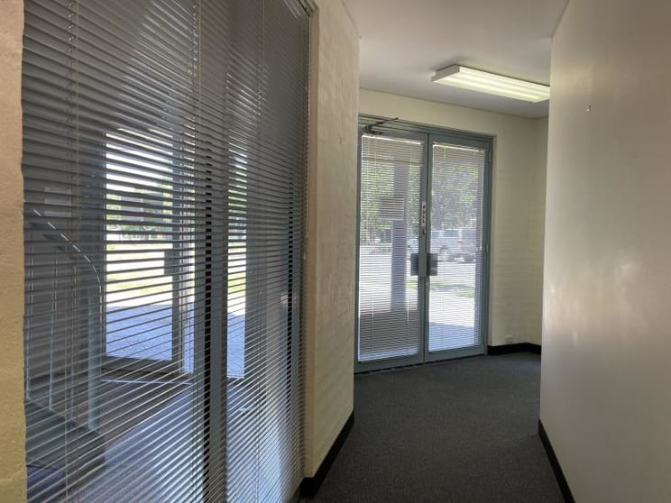 Click to view all images Ground Unit 1/Suite C, 68 Wattle street Lyneham ACT 2602 - Image 2