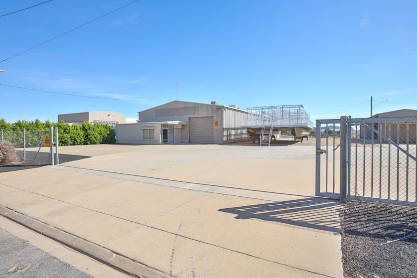 Click to view all images 22 Adams Street Mildura VIC 3500 - Image 3