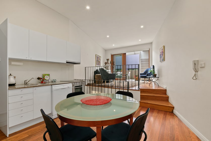 Click to view all images 3/2 Farnell Street Surry Hills NSW 2010 - Image 1