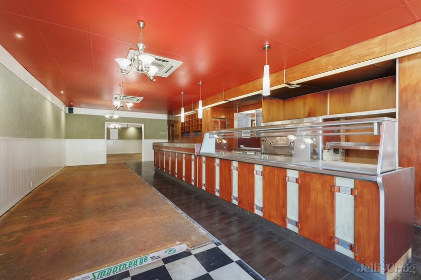 Click to view all images 137 Upper Heidelberg Road Ivanhoe VIC 3079 - Image 3