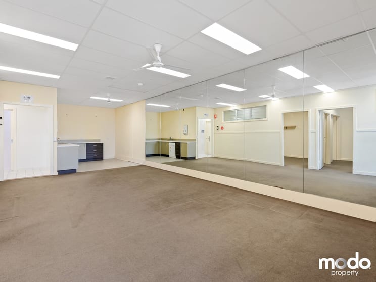 Click to view all images 3/92 Balwyn Road Balwyn VIC 3103 - Image 3