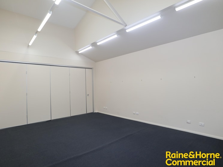 Click to view all images Suite 17/46-52 Baylis Street Wagga Wagga NSW 2650 - Image 3