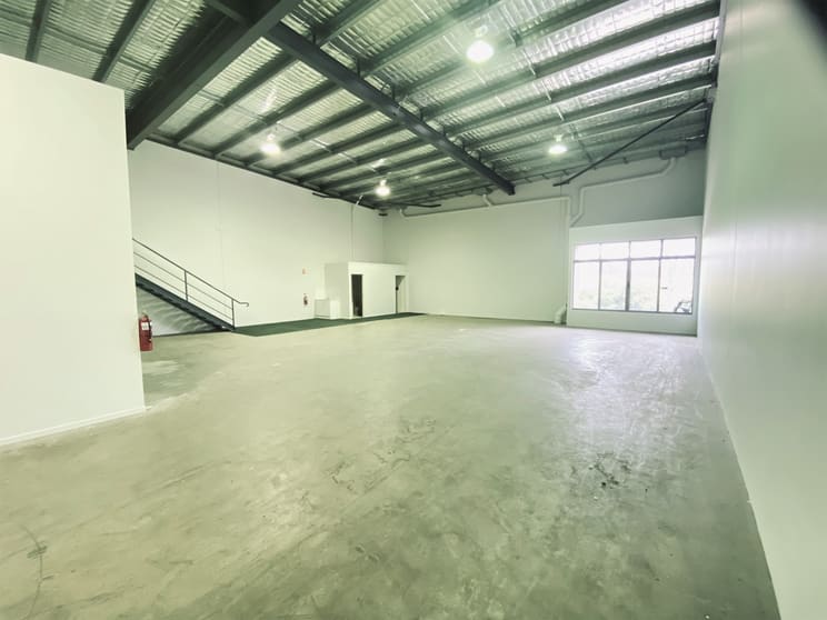 Click to view all images Unit 2/4-8 Old Pacific Highway Yatala QLD 4207 - Image 3