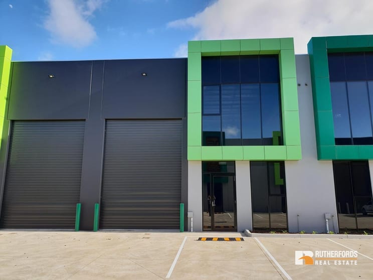 Click to view all images 25/27 Graystone Court Epping VIC 3076 - Image 1