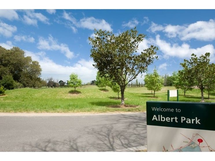 Click to view all images 315/1 Queens Road Melbourne VIC 3004 - Image 2