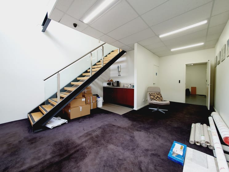 Click to view all images 2/9 Woolboard Road Port Melbourne VIC 3207 - Image 2