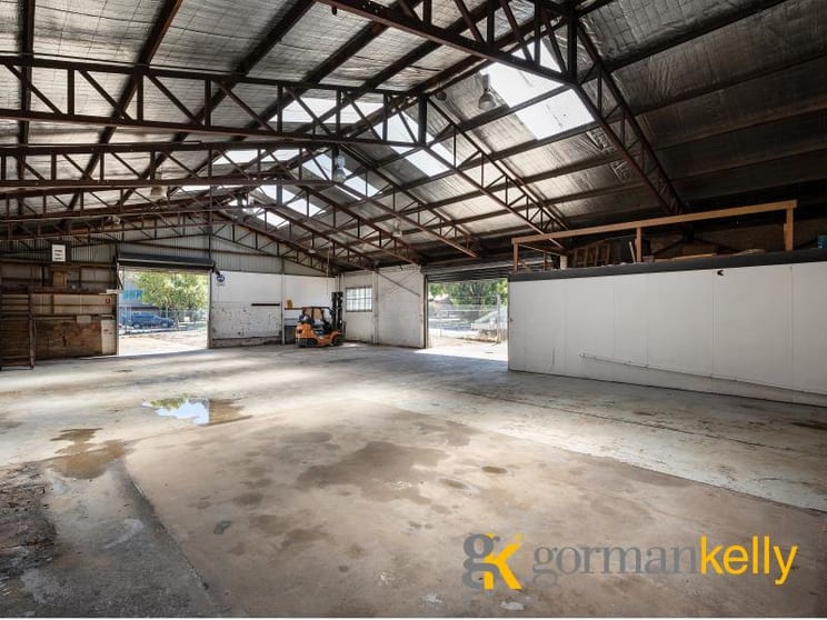 Click to view all images 3 Sturt Street Croydon VIC 3136 - Image 2
