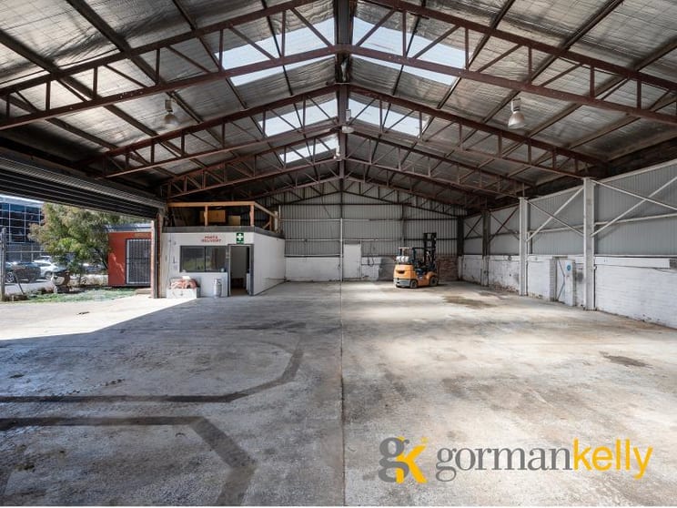 Click to view all images 3 Sturt Street Croydon VIC 3136 - Image 3
