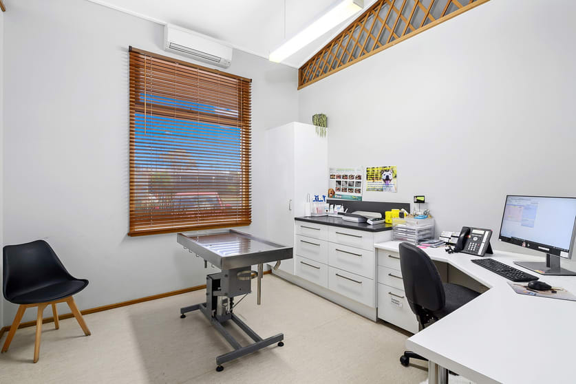 Click to view all images 88 Barrabool Road Highton VIC 3216 - Image 3