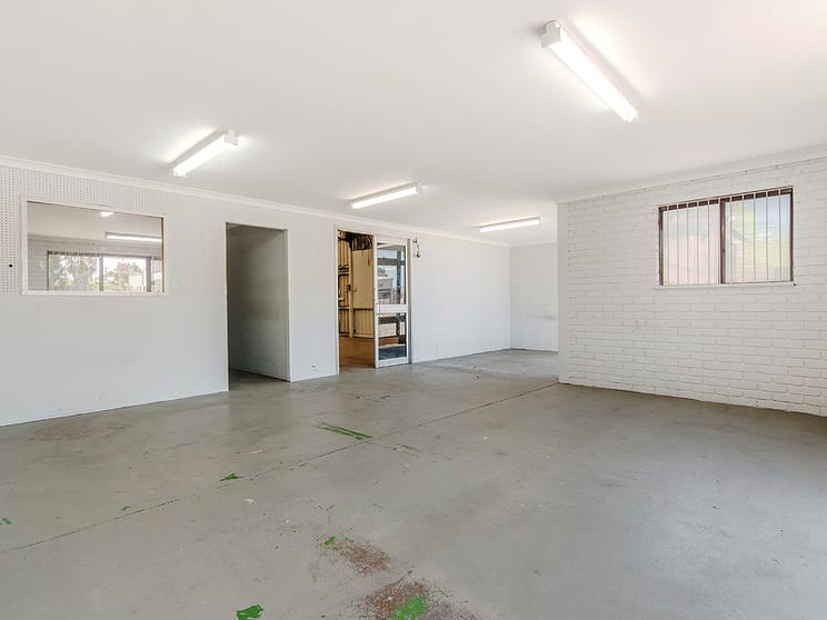 Click to view all images 2/19 Rafferty Road Mandurah WA 6210 - Image 2