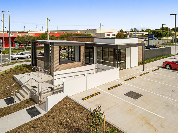 Click to view all images 264 Nicklin Way Warana QLD 4575 - Image 2