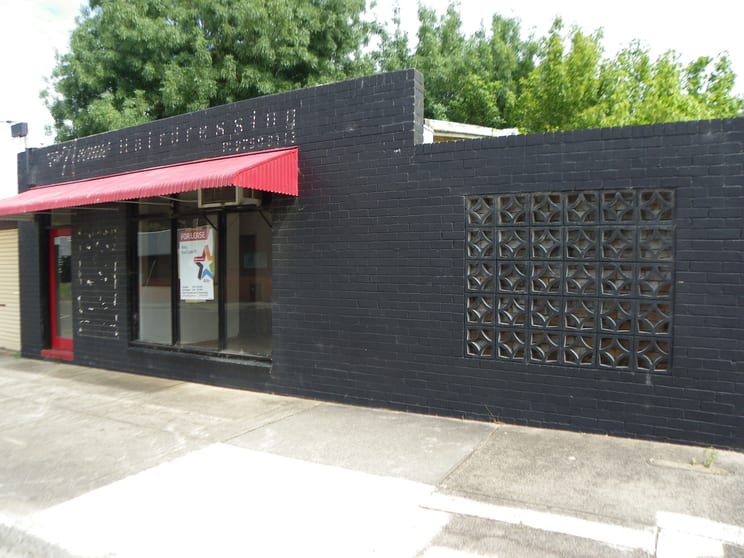 Click to view all images 1 The Avenue Ferntree Gully VIC 3156 - Image 1