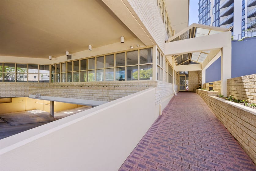 Click to view all images 1/61 Kishorn Road Mount Pleasant WA 6153 - Image 3