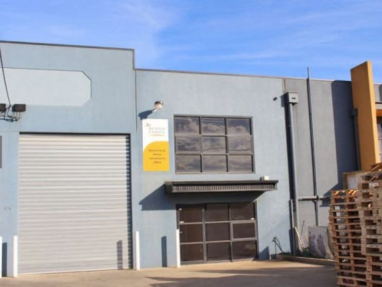 Click to view all images 2/25 Loop Rd Werribee VIC 3030 - Image 3
