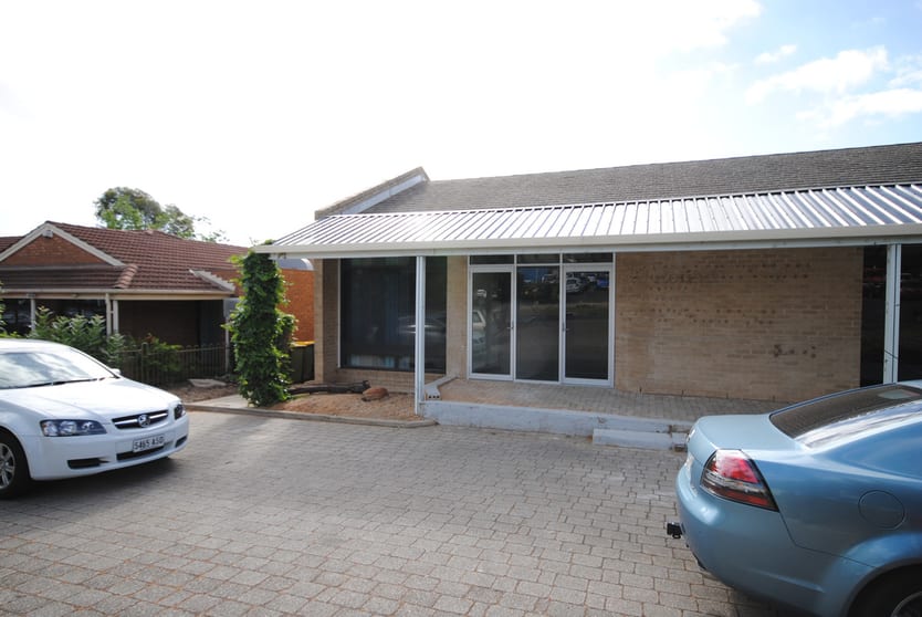 Click to view all images 2/3 Wilkinson Road Para Hills SA 5096 - Image 2