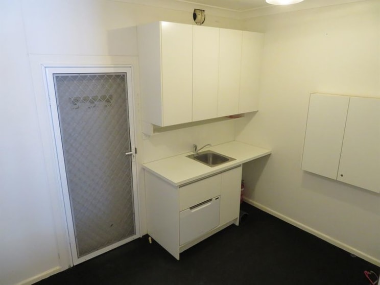 Click to view all images Shop 5/309 Lawrence Hargrave Drive Thirroul NSW 2515 - Image 3