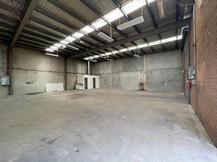 Click to view all images 2/27-29 Melverton Drive Hallam VIC 3803 - Image 2